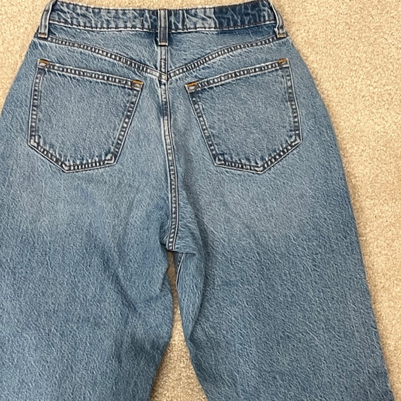 Abercrombie & Fitch Curve Love High Rise Loose Jean - Medium Wash - Picture 5 of 7